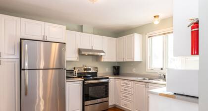 Oak Bluffs - Quiet Neighborhood - Walk to Town, Ferry, Library and more!