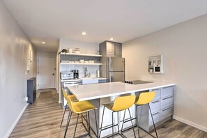 Fridge, microwave, dishwasher, coffee/tea maker - Walk to Main St Frisco! Modern Unit 7 Mi to Slopes (Frisco)