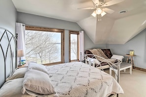 3 bedrooms, iron/ironing board, travel cot, Internet