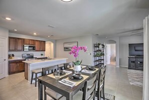 Dining - 3 Mi to Beach: Cape Coral Home w/ Heated Pool (Cape Coral)