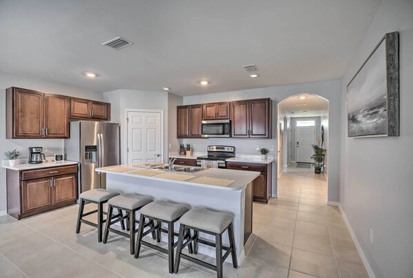 Fridge, microwave, stovetop, dishwasher - 3 Mi to Beach: Cape Coral Home w/ Heated Pool (Cape Coral)