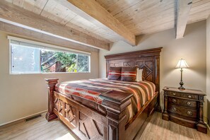 3 habitaciones, tabla de planchar con plancha, internet y ropa de cama 