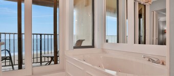 Ocean-view penthouse with pool, balcony & central AC - snowbird-friendly
