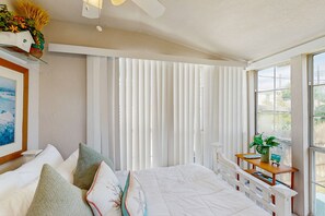 1 bedroom, iron/ironing board, free internet, bed sheets