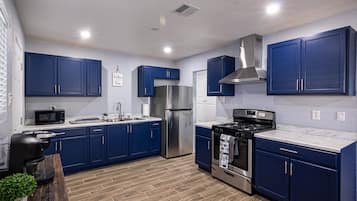 Coffee/tea maker, fridge, microwave, oven