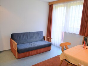 Living area - Beautiful apartment for 4 guests with WIFI and balcony (Kappl)