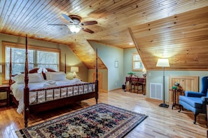 3 bedrooms, desk, iron/ironing board, travel crib