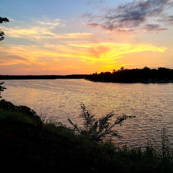 Beach nearby - Charming completely updated cottage with water views of Croton Pond. (Newaygo)