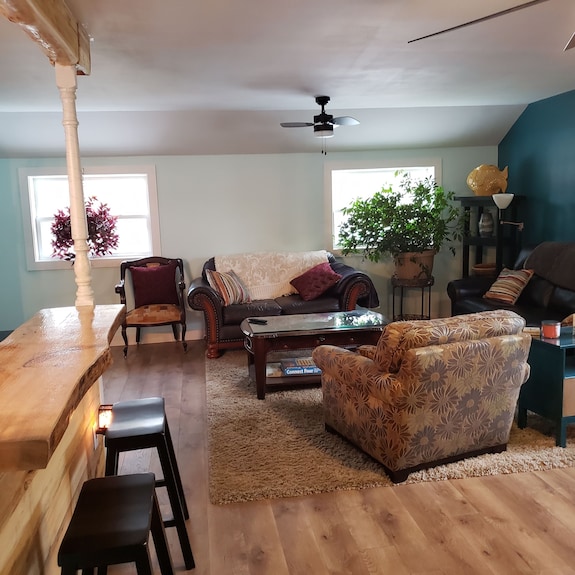 Charming Completely Updated Cottage With Water Views Of Croton Pond. - Michigan
