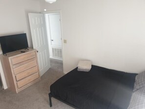 3 slaapkamers, een strijkplank/strijkijzer, wifi, beddengoed