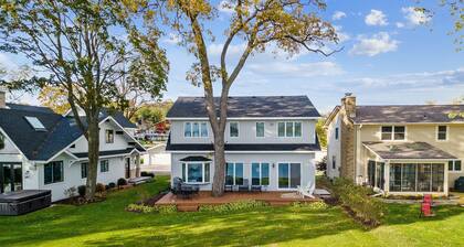 Lakefront Getaway Perfect for All Seasons