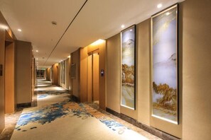 المنشأة من الداخل