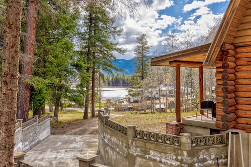 Romantic Getaway Suite at Twin Lakes