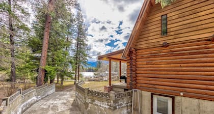 Romantic Getaway Suite at Twin Lakes
