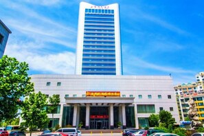 A multi-story building with a prominent entrance and a large sign above it. - Jincheng Hotel (Linqu)