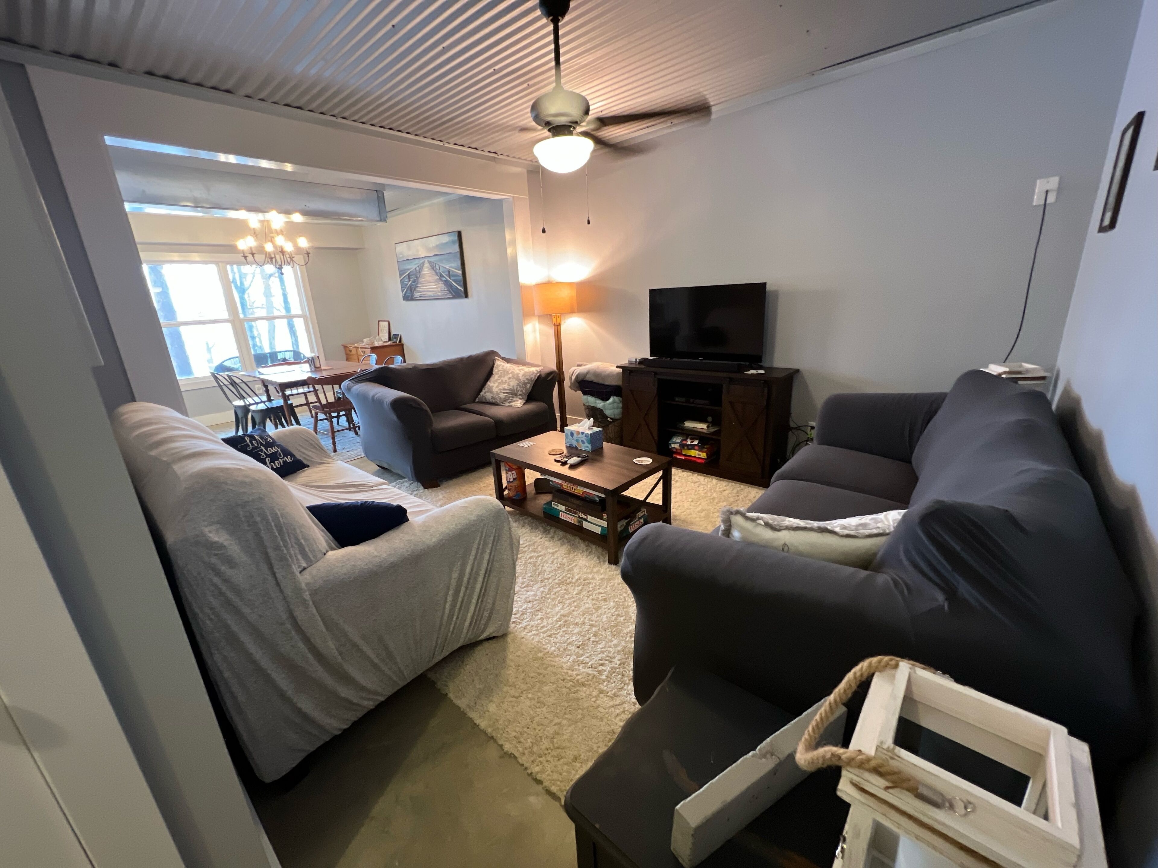 智能电视、电子游戏、DVD 播放器、书