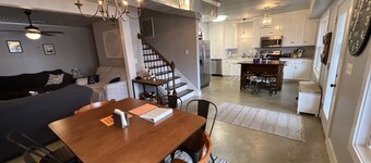 Waterfront Family Cottage on Smith Lake