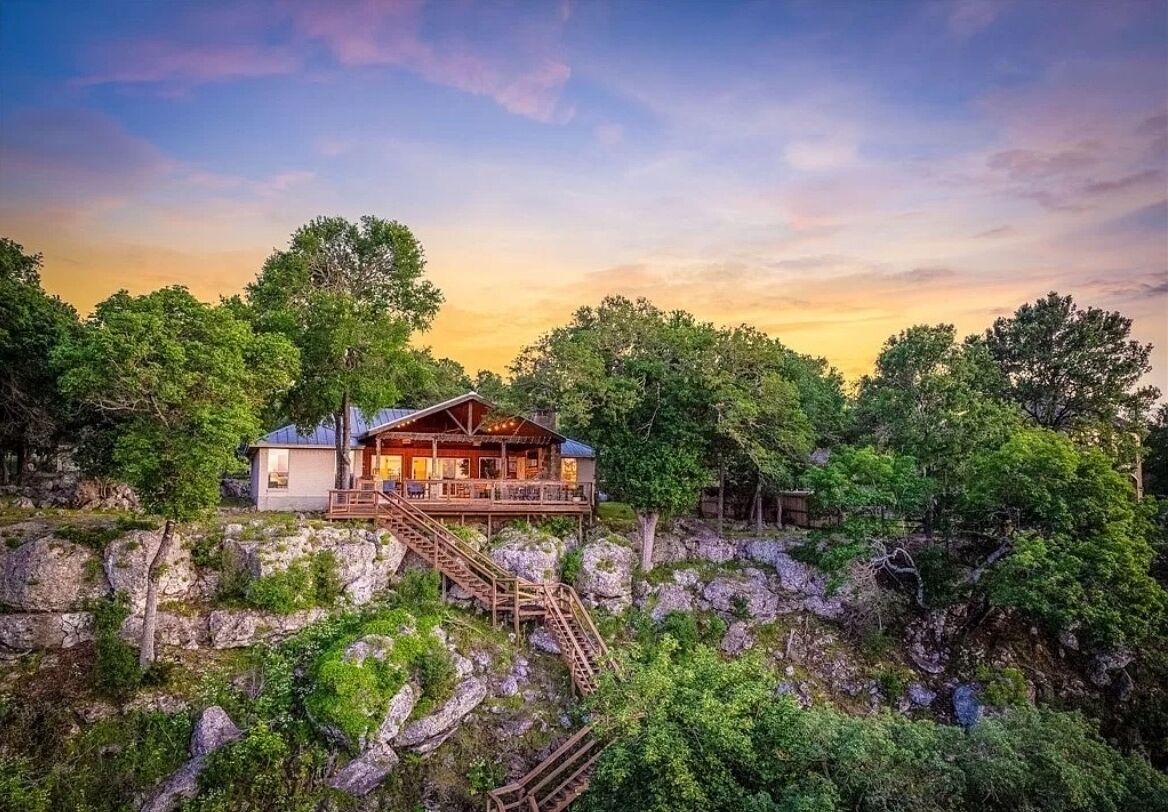 Guadalupe River Escape - A Quiet Retreat with Amazing Views