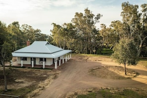 Unclassified image, 3 of 18, button - Avalon Farmstay. Quiet cottage on working farm (The Rock)