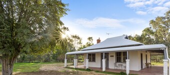 Avalon Farmstay, Restored 1925 farmhouse. 30min Wagga, halfway Syd-Mel