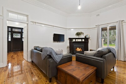 Avalon Farmstay, Restored 1925 farmhouse. 30min Wagga, halfway Syd-Mel