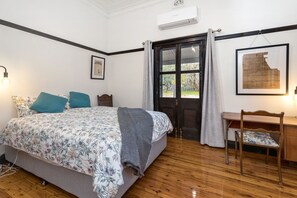 3 bedrooms, desk, iron/ironing board, travel cot