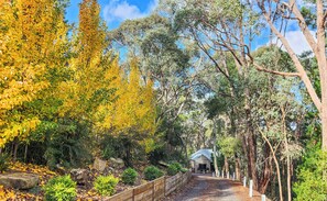 Property grounds - Tarilta Cottage at Hepburn Mineral Springs Reserve (Hepburn Springs)