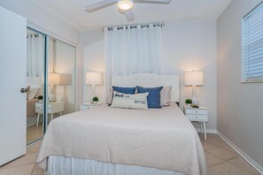 2 bedrooms, iron/ironing board, free WiFi, bed sheets - The Seagull beach cottage is steps to the beach. (Redington Shores)