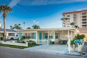 Exterior - The Seagull beach cottage is steps to the beach. (Redington Shores)