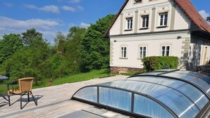 A conservatory with a curved glass roof, a stone patio, and outdoor furniture. - Vacation home Frilo by Interhome (Broumov)
