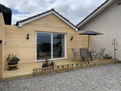 Charming 2-Bed Cabin in Inverness, Scotland