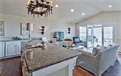 On the lake AND in Downtown Eufaula