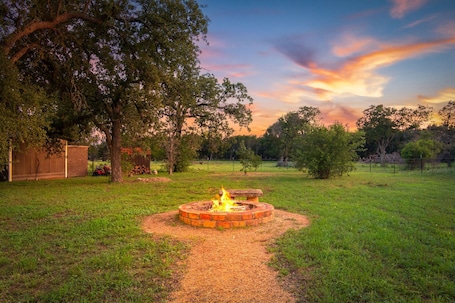 Property grounds. Modern Farmhouse - Hill Country Getaway - Texas Wine Country