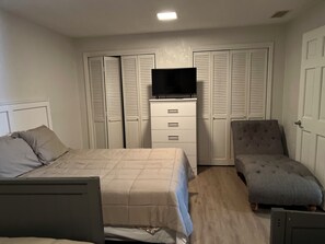 3 slaapkamers, een strijkplank/strijkijzer, gratis wifi, beddengoed