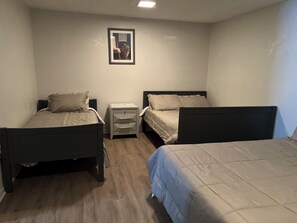 3 habitaciones, tabla de planchar con plancha y wifi gratis 