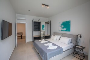 5 slaapkamers, een strijkplank/strijkijzer, gratis internet, beddengoed