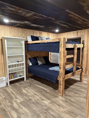 5 Schlafzimmer, Bügeleisen/Bügelbrett, kostenloses WLAN, Bettwäsche