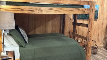 5 bedrooms, iron/ironing board, WiFi (free), bed sheets