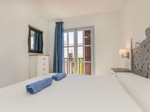 3 bedrooms, iron/ironing board, Internet