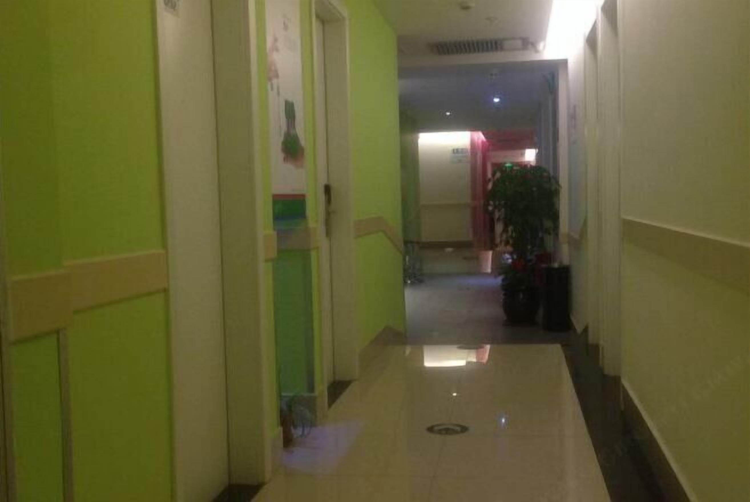 المنشأة من الداخل