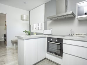 Frigorifero, microonde, forno, lavastoviglie