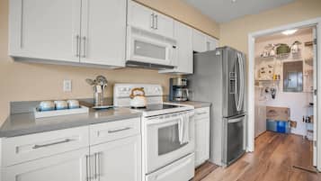 Fridge, microwave, dishwasher, coffee/tea maker