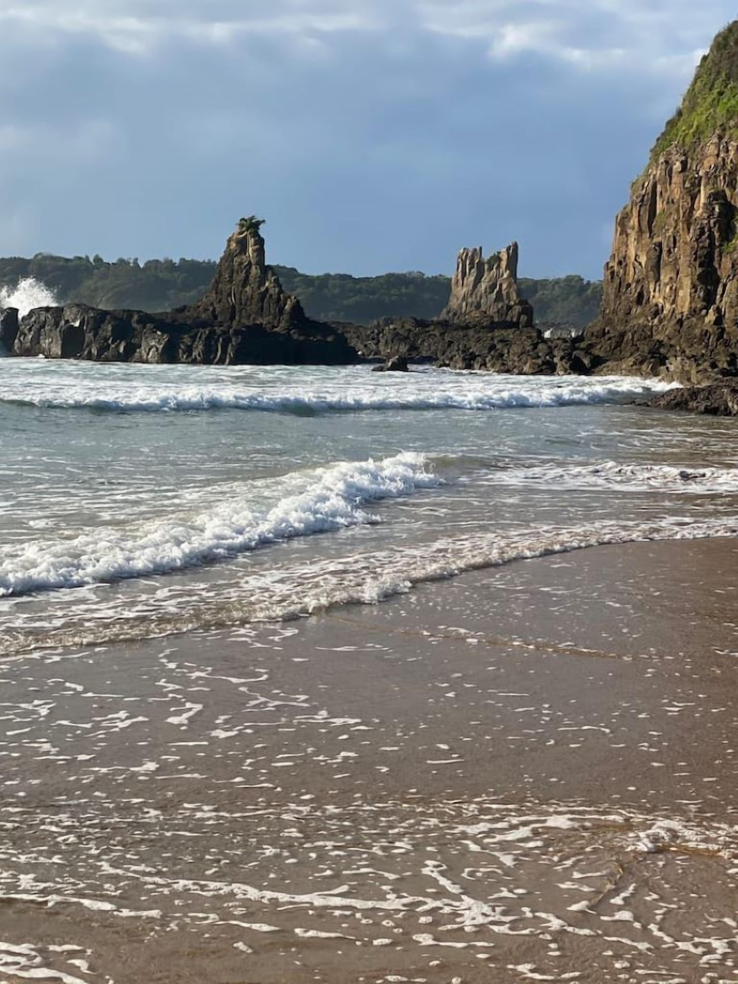 على الشاطئ، كراسي للتشمس، مناشف للشاطئ