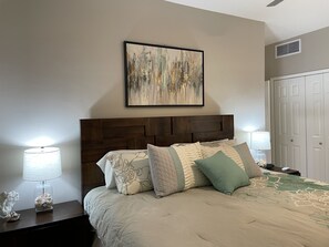 2 chambres, fer et planche à repasser, accès au Wi-Fi (inclus)