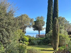 Property grounds - Cosy villa with sea view, 350 m from the beach (La Croix-Valmer)