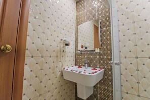 Dusche, Regendusche, kostenlose Toilettenartikel, Haartrockner