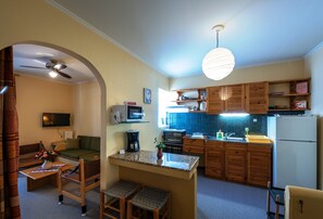 Réfrigérateur, micro-ondes, four, cafetière/bouilloire