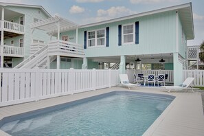 Pool - "Unleashed & Untied" - Pet Friendly Canal Home, 3 Bedrooms / 2 Bathrooms (Holden Beach)