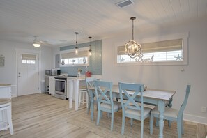 Dining - "Unleashed & Untied" - Pet Friendly Canal Home, 3 Bedrooms / 2 Bathrooms (Holden Beach)