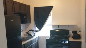 Private kitchen - Rosewood Apartments (Joliet)